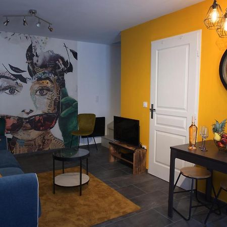 Duplex Charmant Idealement Situe Dole Bagian luar foto