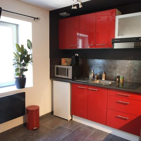 Duplex Charmant Idealement Situe Dole Bagian luar foto