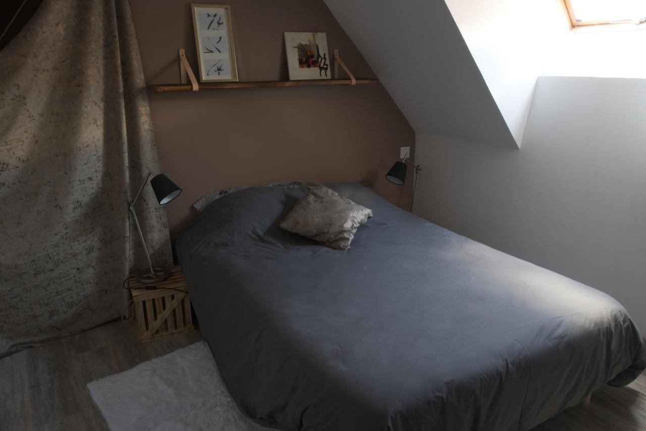 Duplex Charmant Idealement Situe Dole Bagian luar foto