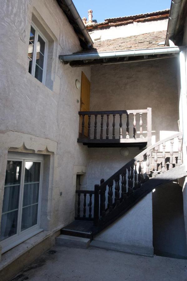 Duplex Charmant Idealement Situe Dole Bagian luar foto